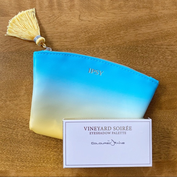 Vineyard Soirée Eyeshadow Palette with Bag New - Picture 2 of 7